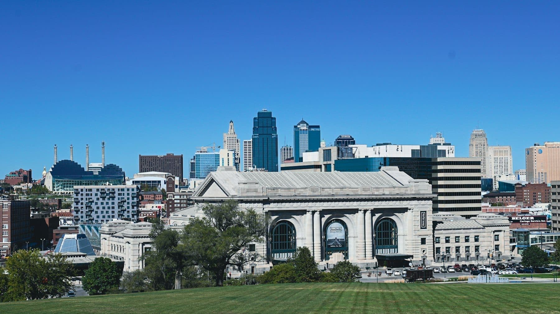 Downtown Kansas City seen from the south, Union Station in the foreground